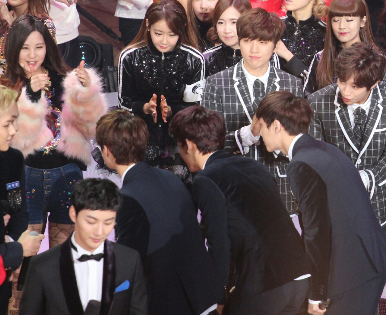 [PIC][27-12-2013]SNSD tham gia Đại nhạc hội cuối năm "KBS Gayo Daejun 2013" vào tối nay - Page 2 Tumblr_myip1tGwwK1t2x4k0o6_1280