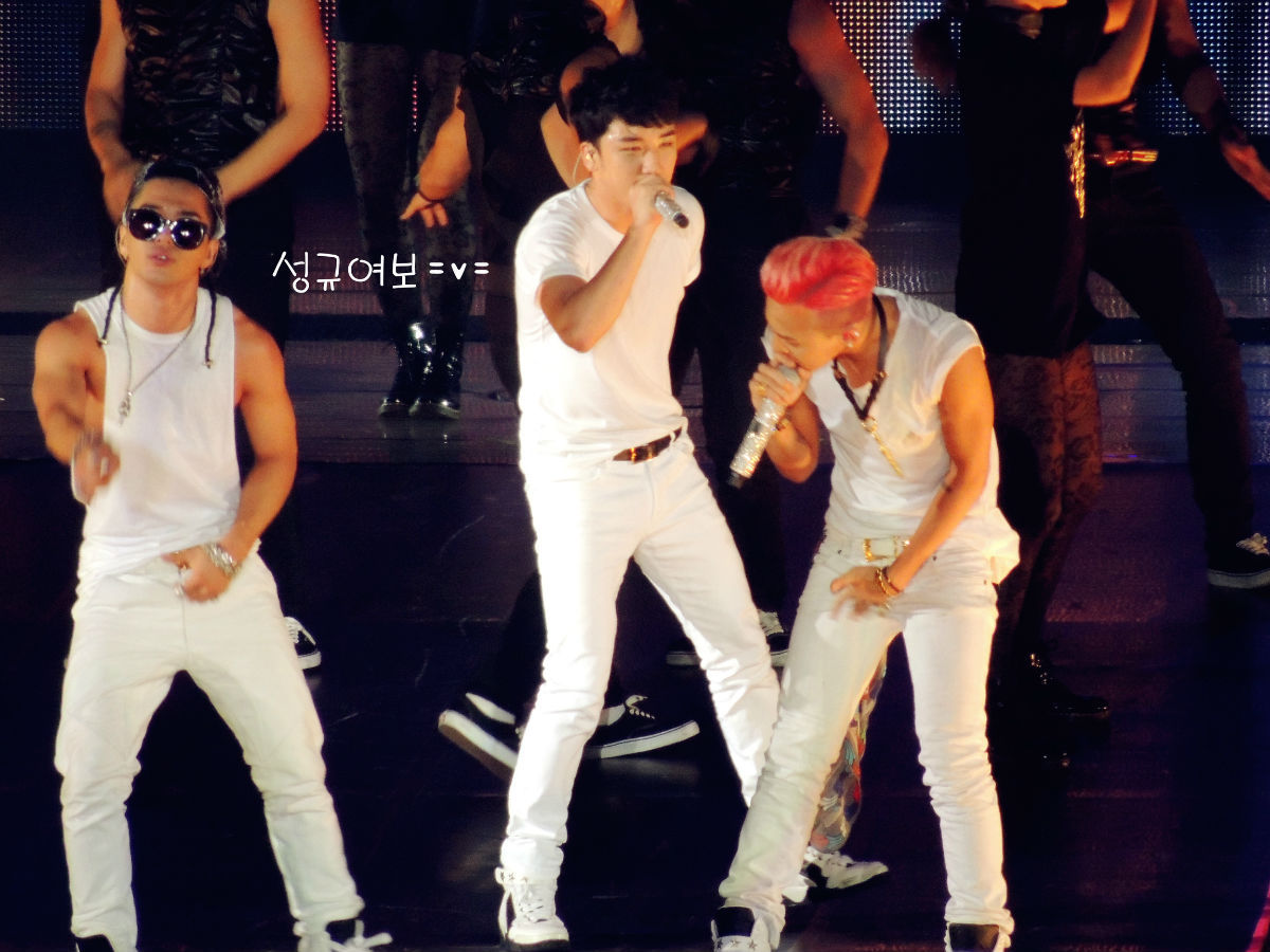 [PhoHD] ALIVE Tour 2012 ở Hồng Kông (8-9-10/12/2012) Tumblr_meqqc38K2n1rhpiaho6_1280