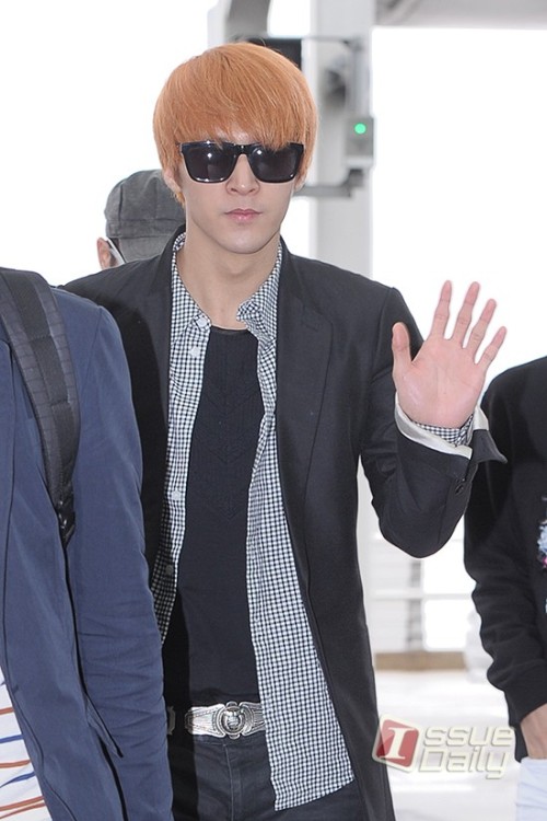 [PICS] [20.04.13] Dongwoon @ Incheon Airport to Taiwan Tumblr_mlj7wiymKJ1qzjehuo1_500