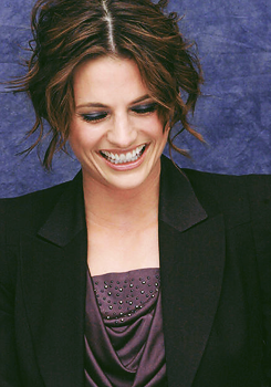 Fotos de Stana 2 - Página 8 Tumblr_mpkxweRF1U1rk2hqmo1_250