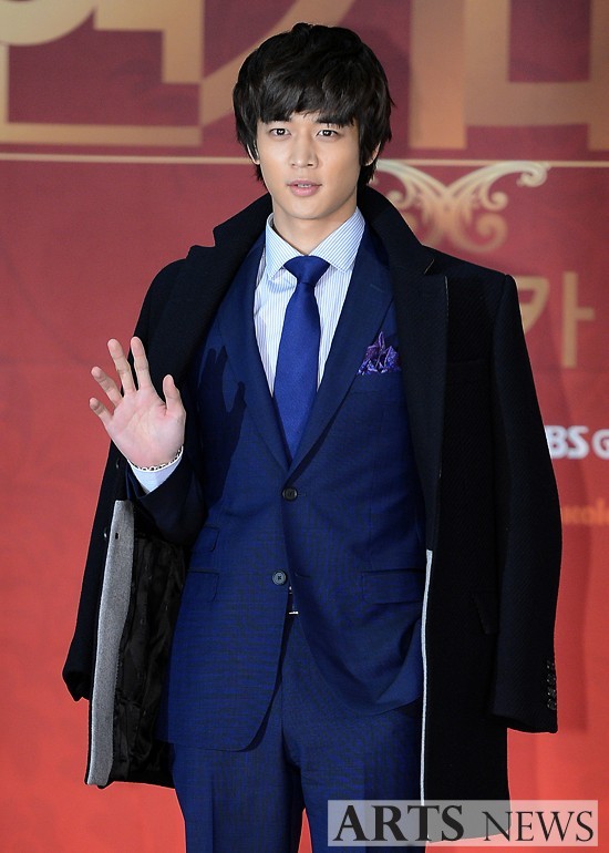 121231 Minho @ 2012 SBS Drama Awards Tumblr_mfwjtqZ5Lq1rsplwwo1_1280