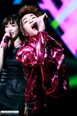 121231/130101 Onew @ MBC Gayo Daejun Tumblr_mfydldCLyM1qdtvhxo2_250