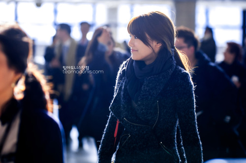 [ PICS] SNSD en el aeropuerto Gimpo dirigiéndose hacia japon Tumblr_mhp97bMijJ1rs68xto1_500