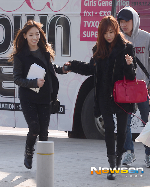 [صـور] Girls’ Generation في مطار Incheon متجهات إلى شانغهاي, الصين   Tumblr_mx2178LGIm1sewbc1o1_500