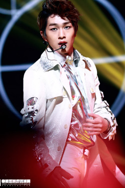 121231/130101 Onew @ MBC Gayo Daejun Tumblr_mfydldCLyM1qdtvhxo5_250