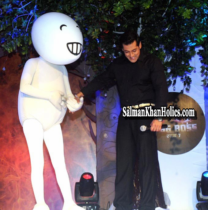 ★ Salman Khan at Bigg Boss 7 Press Con (September 11, 2013) !!  Tumblr_mt1niePQDm1qctnzso7_r1_1280