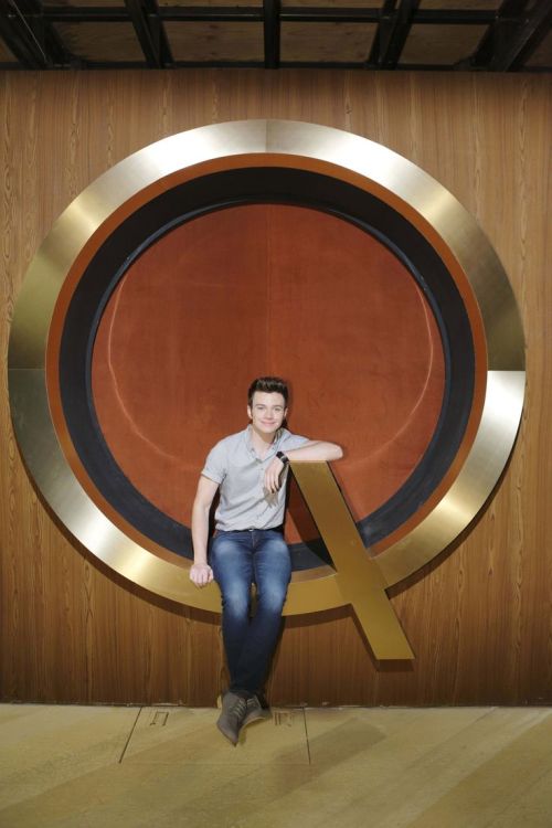 Chris Colfer en el Show de Queen Latifah Tumblr_mveei0Jvk01qayexuo1_500