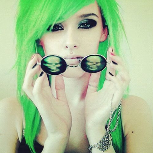 Emo Girl green hair Tumblr_mm8mxzboFP1s8mgkyo1_500