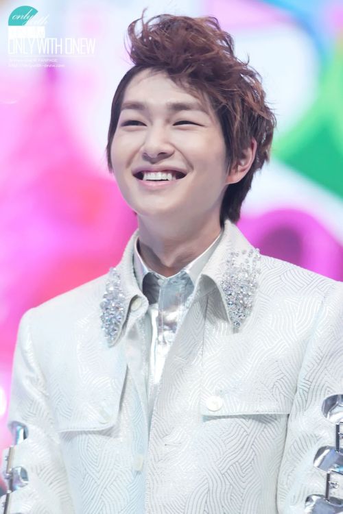 121231/130101 Onew @ MBC Gayo Daejun Tumblr_mfxj67MRmP1qdtvhxo4_500