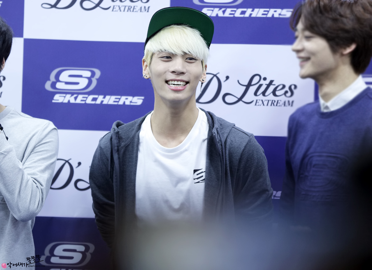 140220 Jonghyun @ Sketchers fansign event Tumblr_n1barlRvTg1qzk8j4o1_1280