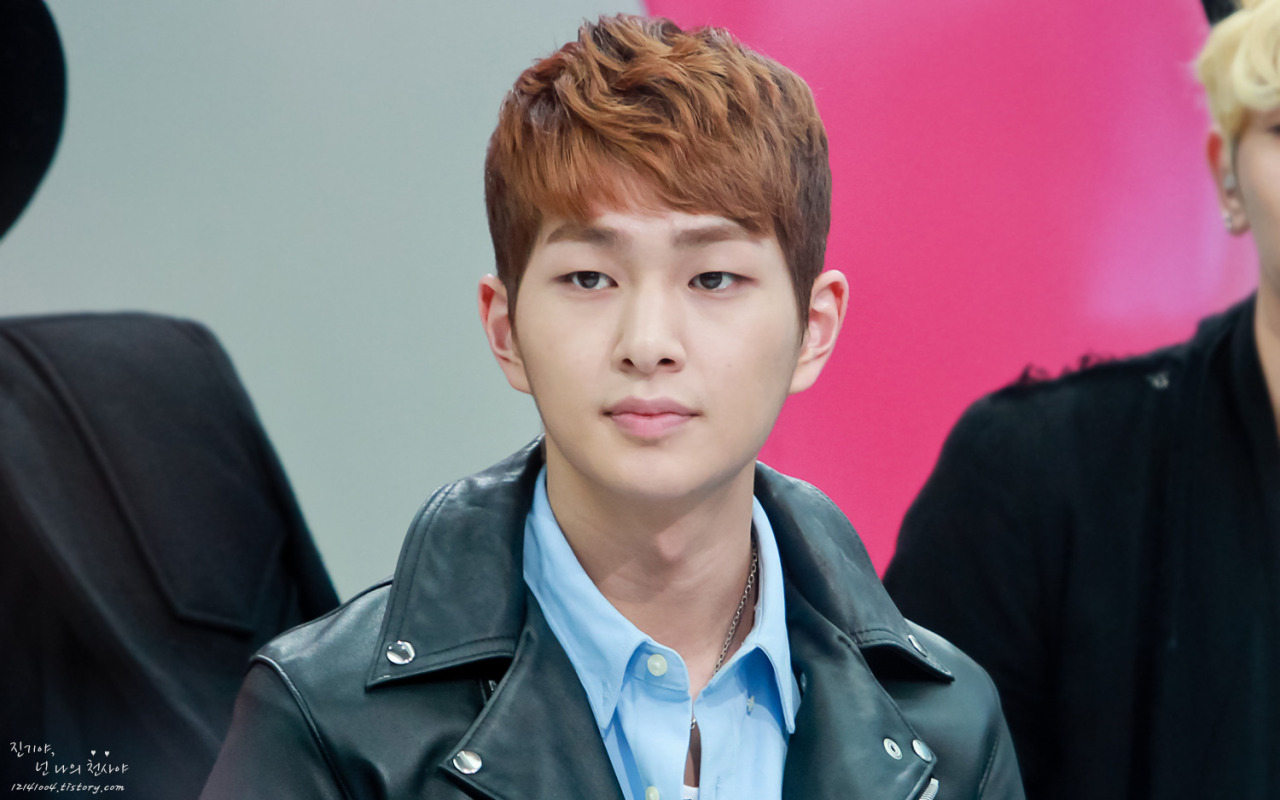 130228 Onew @ Mnet Wide "Open Studio Talk" Tumblr_miy5qoVzLu1qcwznho1_1280