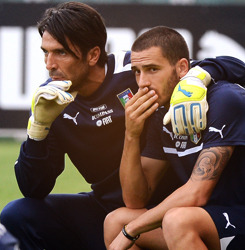 Leonardo Bonucci und Gigi Buffon Tumblr_mwlbjmBMXH1qgyp45o6_250