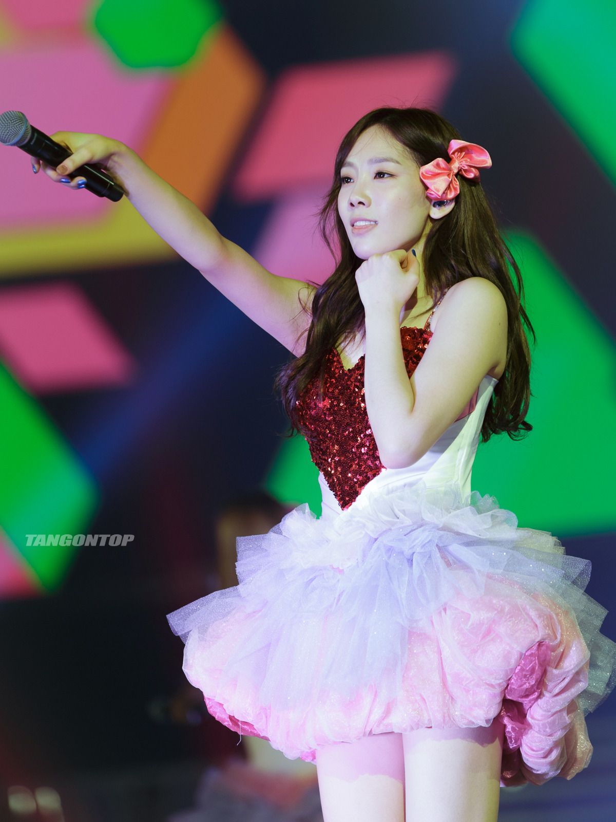 [PIC][08/09/10-11-2013]Hình ảnh mới nhất từ "2013 Girls' Generation's World Tour – Girls & Peace in HongKong" của SNSD (P3)  - Page 8 Tumblr_myty5fLocR1sewbc1o2_1280