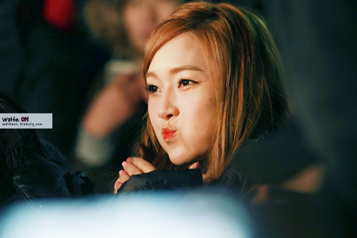 [PIC][11-01-2013]SNSD xuất hiện tại Hongdae để ghi hình cho chương trình "Guerilla date" vào tối nay Tumblr_mgko67K6ub1rs68xto1_1280