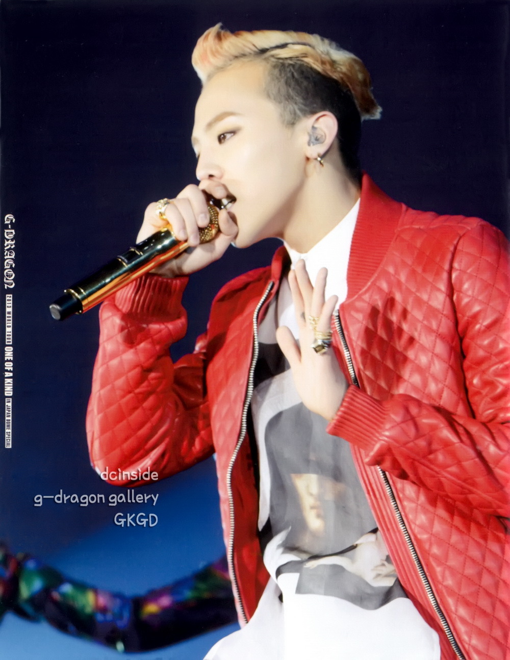 [22/11/2013][Photos] ONE OF A KIND World Tour In Japan Dome Special (HD Scans) Tumblr_mwn3wtwi1m1qb2yato5_1280