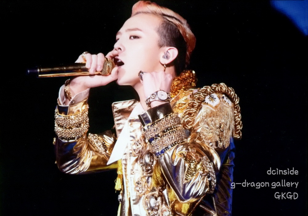 [22/11/2013][Photos] ONE OF A KIND World Tour In Japan Dome Special (HD Scans) Tumblr_mwn40el8yz1qb2yato3_1280