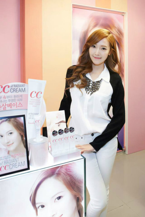 [PIC][12-02-2013]Jessica xuất hiện tại sự kiện "Banila Co Beauty Talk" vào chiều nay - Page 5 Tumblr_mievf0IeQW1rs68xto1_500