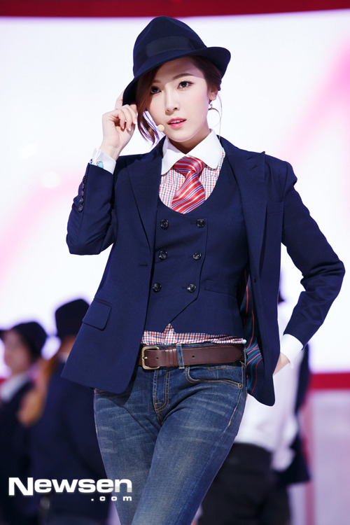 [OTHER][06-03-2014]Hình ảnh mới nhất từ sân khấu Comeback của SNSD trên các chương trình âm nhạc cuối tuần Tumblr_n20h1wnBhF1sewbc1o1_500