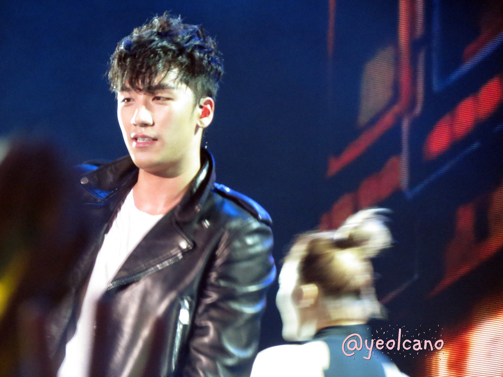 [21/9/2013][Photos/Vids] BIG BANG biểu diễn tại F1 Singapore Tumblr_mth0szOFQM1qb2yato5_1280