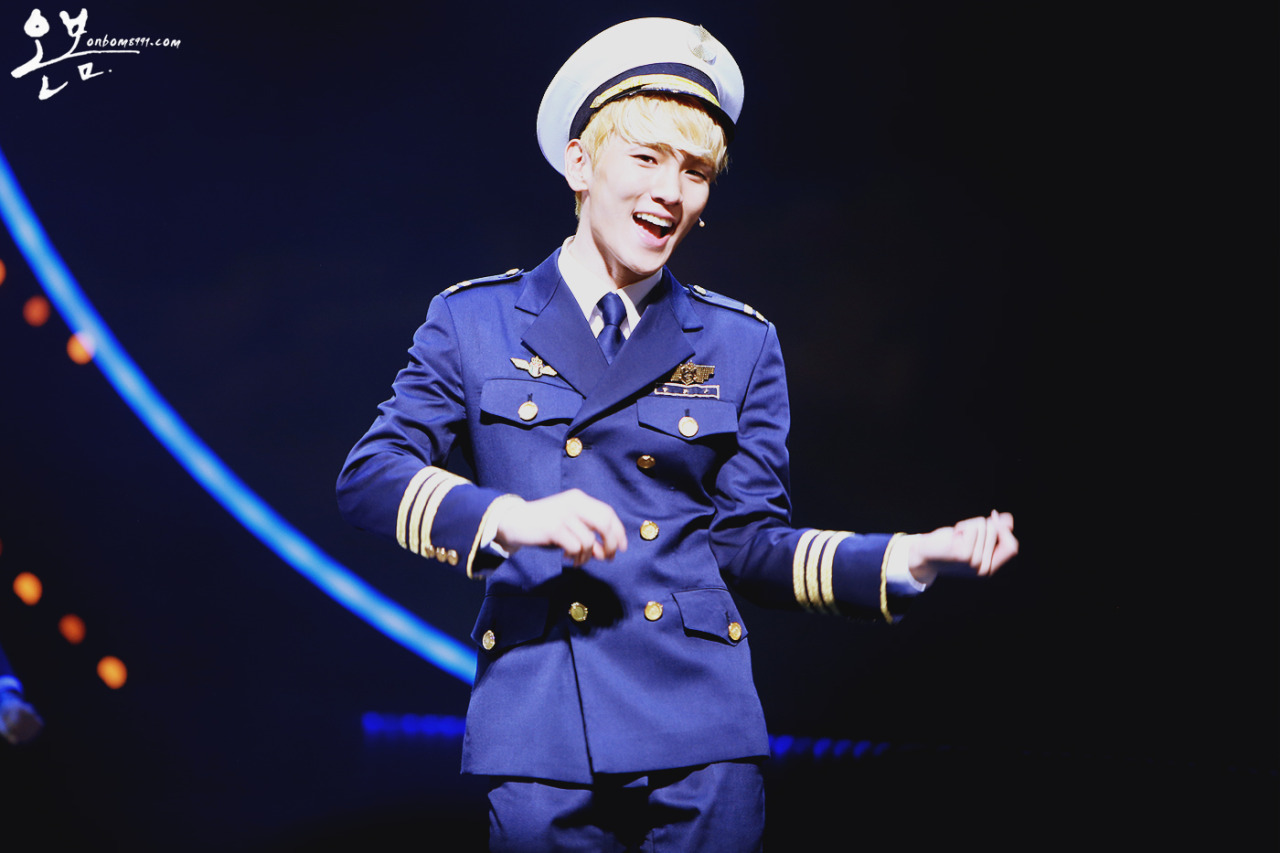 121218 Key @ Catch Me If You Can Musical Tumblr_mfahyiounk1r5kb7po1_1280