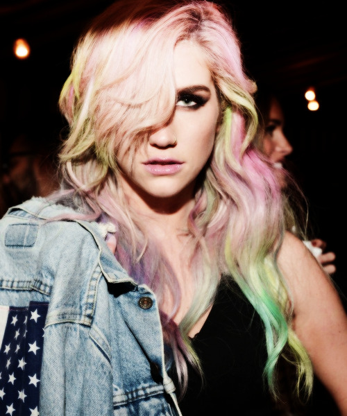 Kesha >> Galería [Candids, apariciones, paparazzi, etc.] - Página 10 Tumblr_mwkg5blPRd1rxokveo1_500