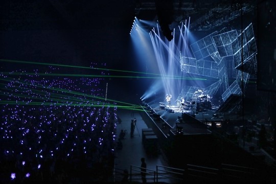 [Concert] Arena Tour 2013 -ONE MORE TIME- @ Marine Messe Fukuoka (26.12.2013) Tumblr_mz2kzzEMTS1rgxfbio1_1280