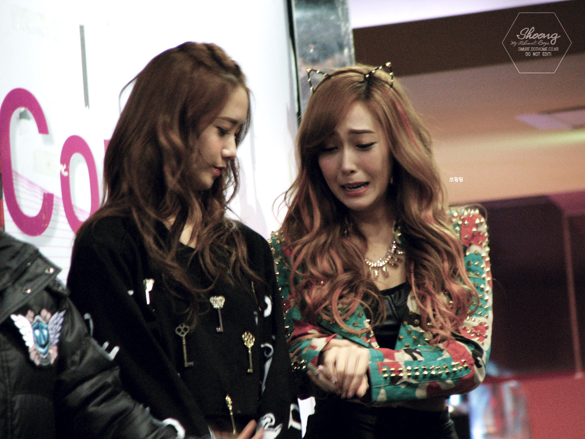 [PIC][26-01-2013]Yuri - SeoHyun - Sunny - YoonA và Jessica xuất hiện tại buổi ký tên cho fan hâm mộ vào tối qua Tumblr_mh72n0yKSc1rs68xto2_1280