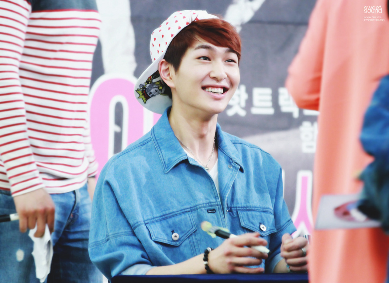 130512 Onew @ "Why So Serious" Fansigning #9: Yongdeungpo Tumblr_mmsfhmDIN41r8fs1io2_1280