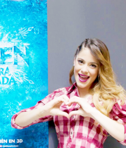 Tini canta en la pelicula nueva "Frozen" Tumblr_mv1t7iqoFS1s7p67mo1_500