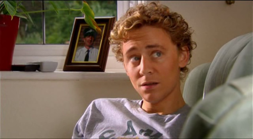 Tom Hiddleston egyéb filmjei - Page 7 Tumblr_mobk8pWk041rlib0io1_500