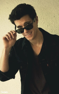 Drew Roy Tumblr_mlf1esPRjF1rizxkvo1_250