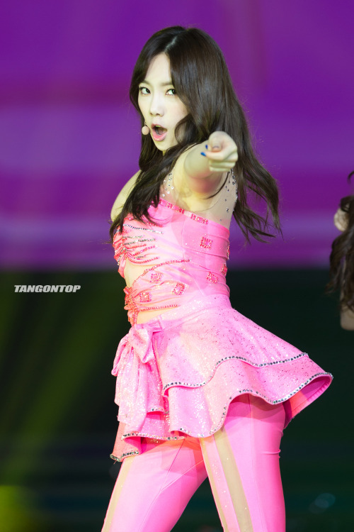 [PIC][08/09/10-11-2013]Hình ảnh mới nhất từ "2013 Girls' Generation's World Tour – Girls & Peace in HongKong" của SNSD (P3)  - Page 8 Tumblr_mytxjzXPfl1sewbc1o1_500