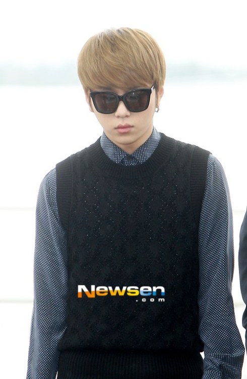 [PICS] [20.04.13] Junhyung @ Incheon Airport to Taiwan Tumblr_mlj79sxusl1qzjehuo1_500