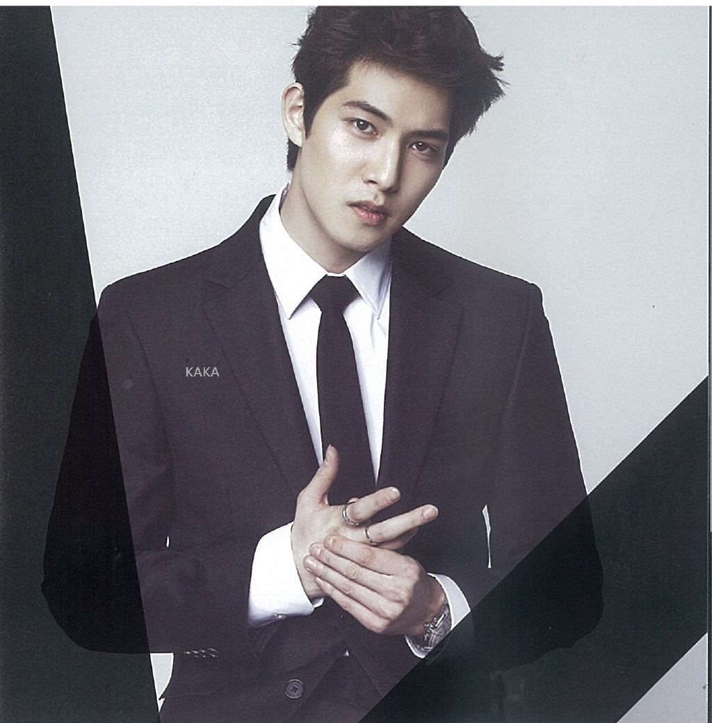 [Photos|Scans] Korea Best Album 'PRESENT' Tumblr_n0h20e0Mg01qh639lo5_1280