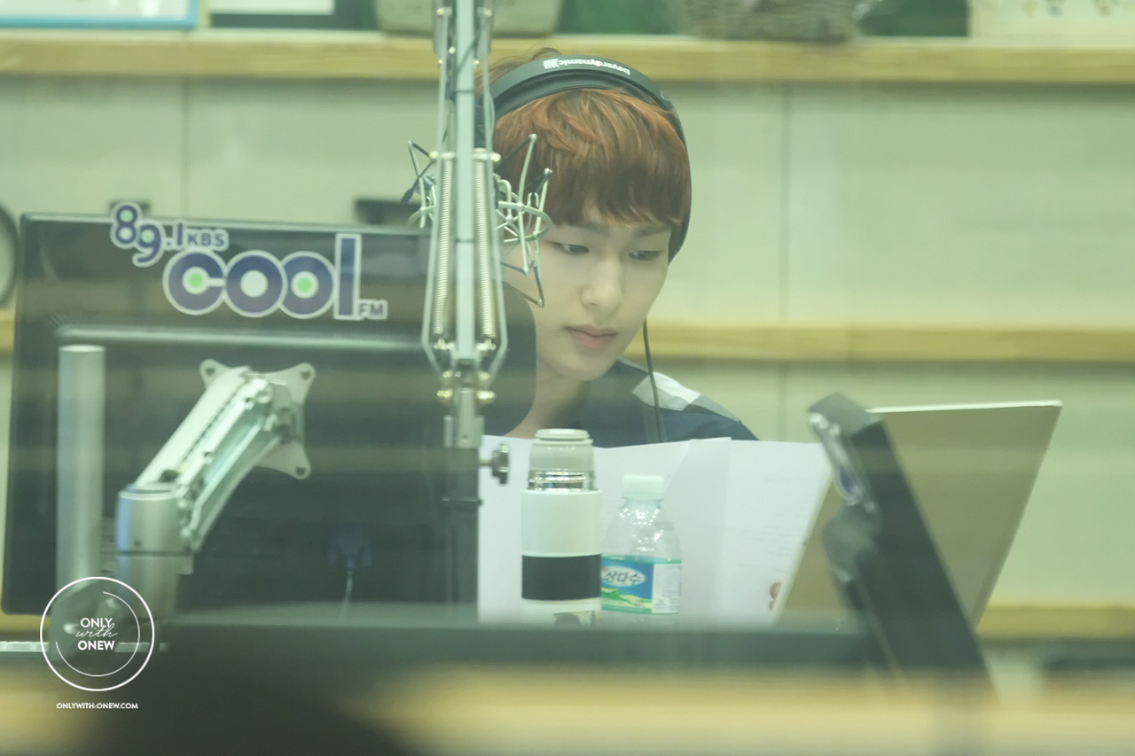 130125 Onew @ Kiss the radio Tumblr_mh7f7ov9rn1qdtvhxo4_1280