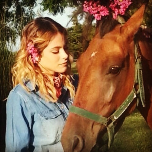 Fotos de Martina Stoessel - Página 22 Tumblr_n15s7cbNMX1s7p67mo1_500