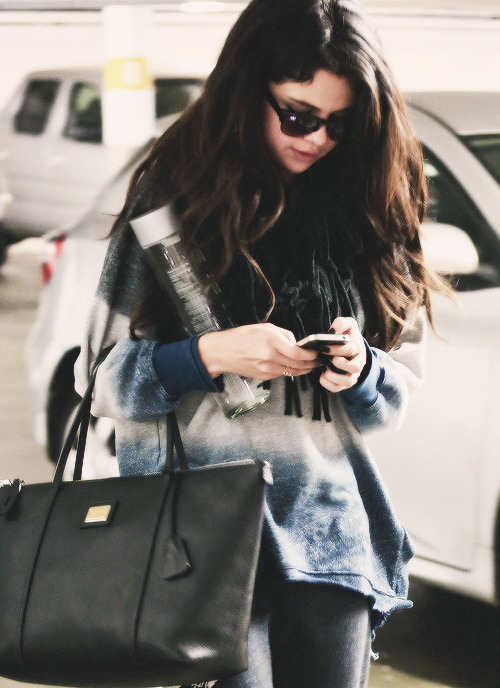 Selena Gomez <3  Tumblr_mgoklnmfml1r3ct4wo1_500