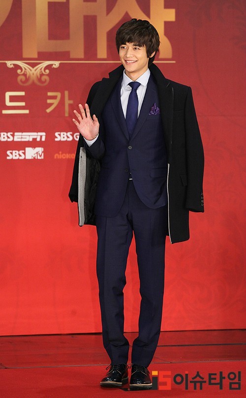 121231 Minho @ 2012 SBS Drama Awards Tumblr_mfwjxlHtqt1rsplwwo1_1280