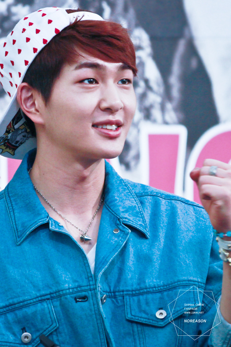 130512 Onew @ "Why So Serious" Fansigning #9: Yongdeungpo Tumblr_mn5nyxvDp51r8fs1io1_1280