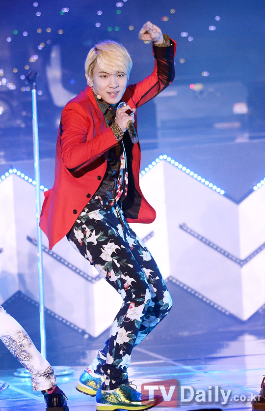 130220 Key @ Naver Comeback Showcase Tumblr_miiri9Wd7B1r5kb7po1_1280