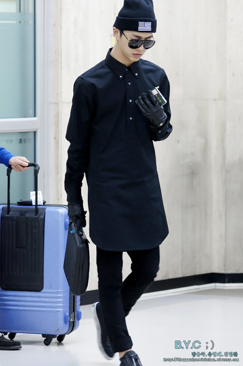 FAN.TAKEN| صور YongGuk في مطار Gimpo الدولي عند عودته لكوريا Tumblr_mulmn9zayN1rnkj5ho1_500