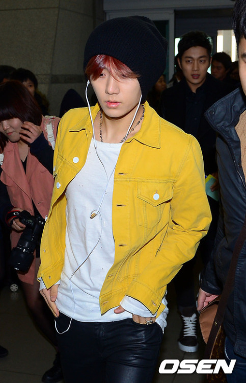 [PICS] [08.03.13] Hyunseung @ INCHEON AIRPORT DEPART TO JAKARTA Tumblr_mjbjiwlgVp1qzjehuo1_500