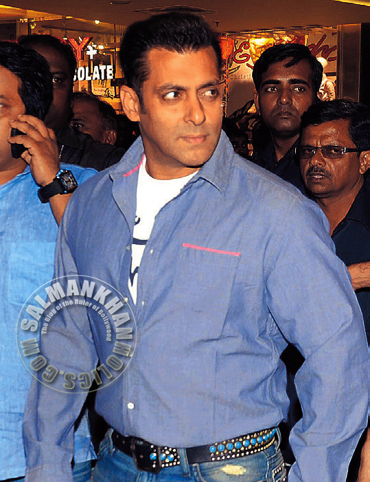 ★ Salman Khan, Arbaaz Khan and others at Dabangg 2 Premiere !!  Tumblr_mfgrpqmNKT1qctnzso1_1280