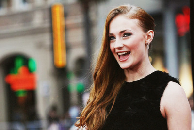 Sophie Turner (Sansa Stark) Tumblr_mjw7afDL2b1qfb5cjo2_400