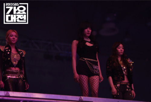 [PIC][29-12-2013]SNSD tham gia Đại nhạc hội cuối năm "SBS Gayo Daejun 2013" vào tối nay  - Page 2 Tumblr_myolcnCOI81sewbc1o1_500