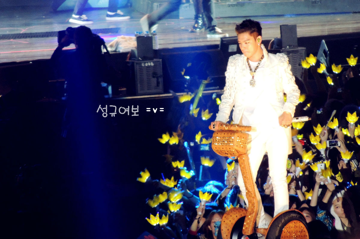 [PhoHD] ALIVE Tour 2012 ở Hồng Kông (8-9-10/12/2012) Tumblr_meqqwfDAjn1rhpiaho2_1280