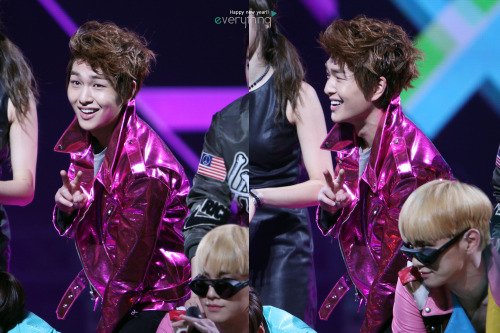 121231/130101 Onew @ MBC Gayo Daejun Tumblr_mfxmte7bYs1qdtvhxo1_500