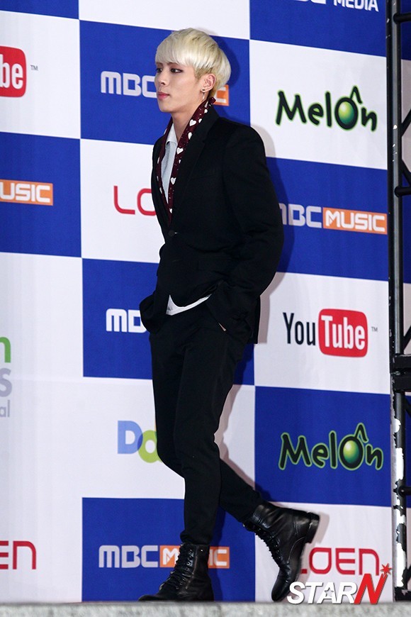 131114 Jonghyun @ Melon Music Awards 2013 Tumblr_mw9hmr4Kgu1qzk8j4o1_1280