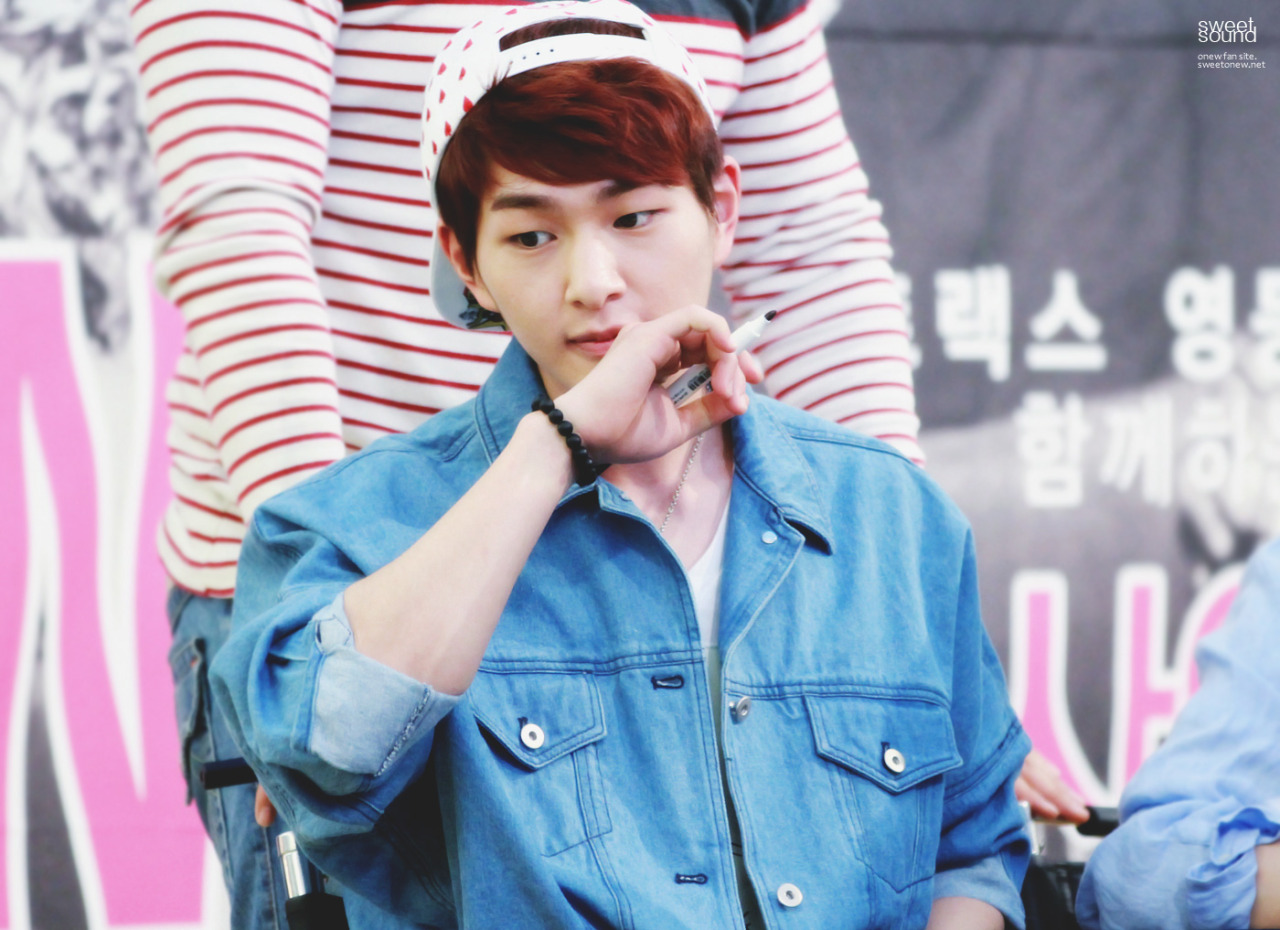 130512 Onew @ "Why So Serious" Fansigning #9: Yongdeungpo Tumblr_mmsfe5JJtQ1r8fs1io1_1280