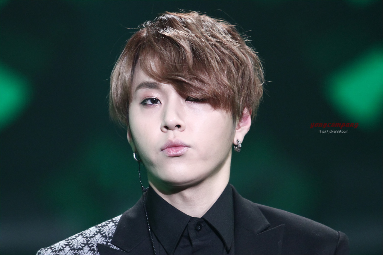 [PICS] [29.12.12] Junhyung @ SBS Gayo Daejun  Tumblr_mfuh82OqBm1r8h1ifo1_1280